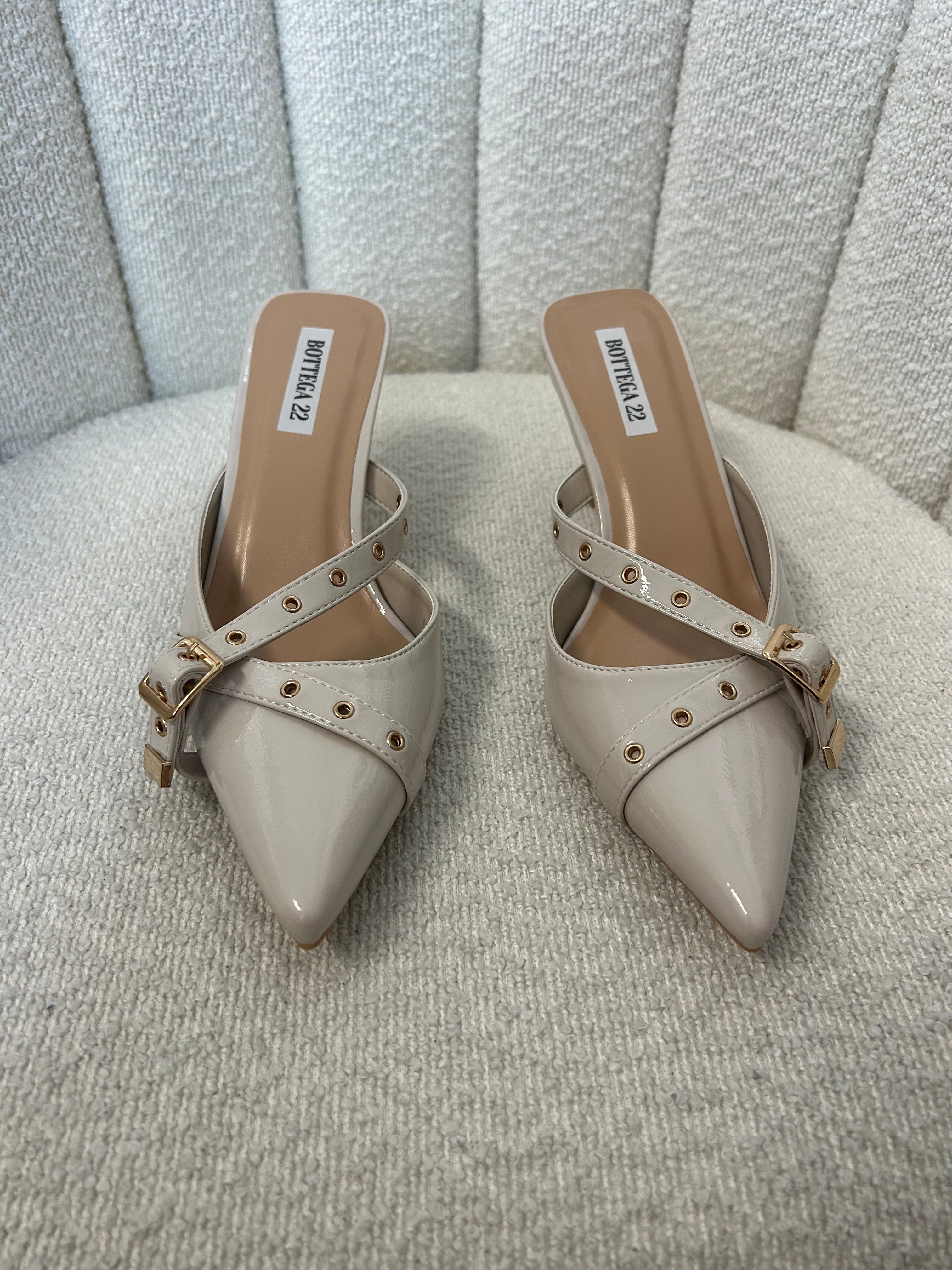 Mules Nude