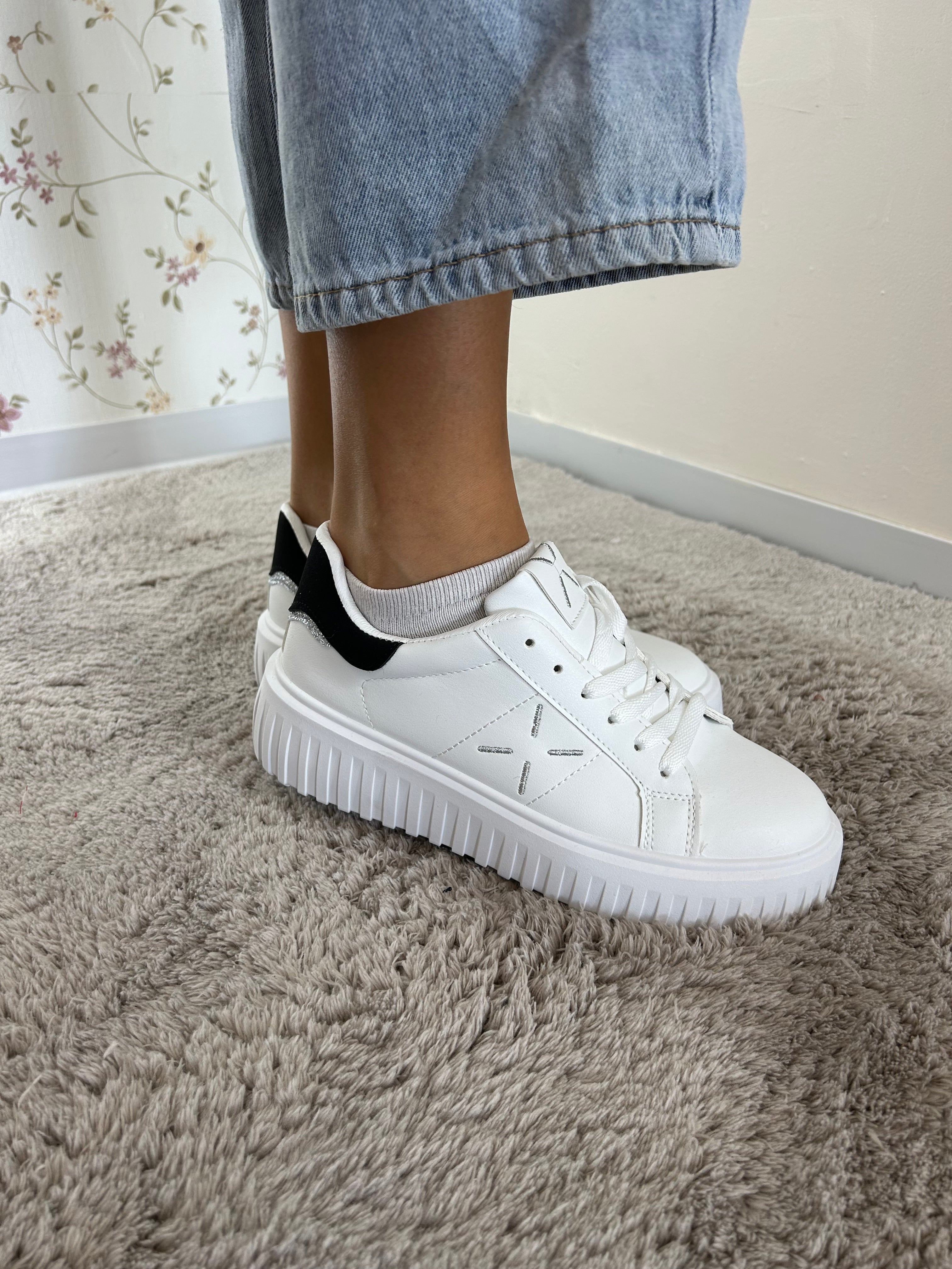 Sneakers White