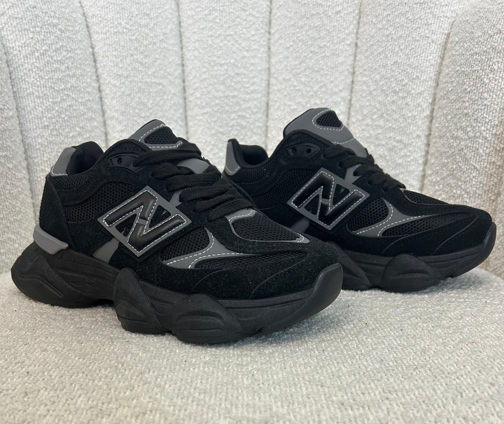 Sneakers N Black