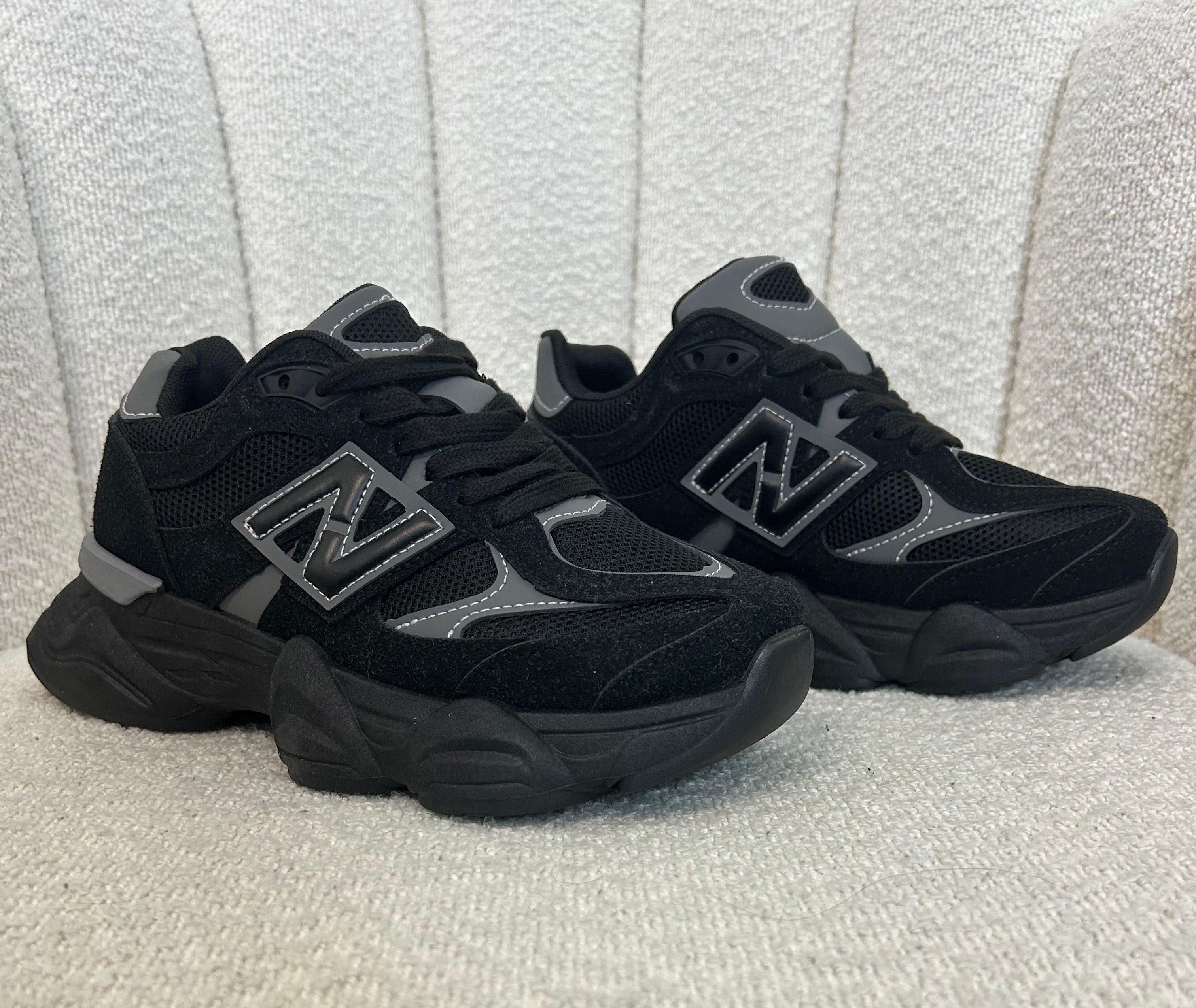 Sneakers N Black