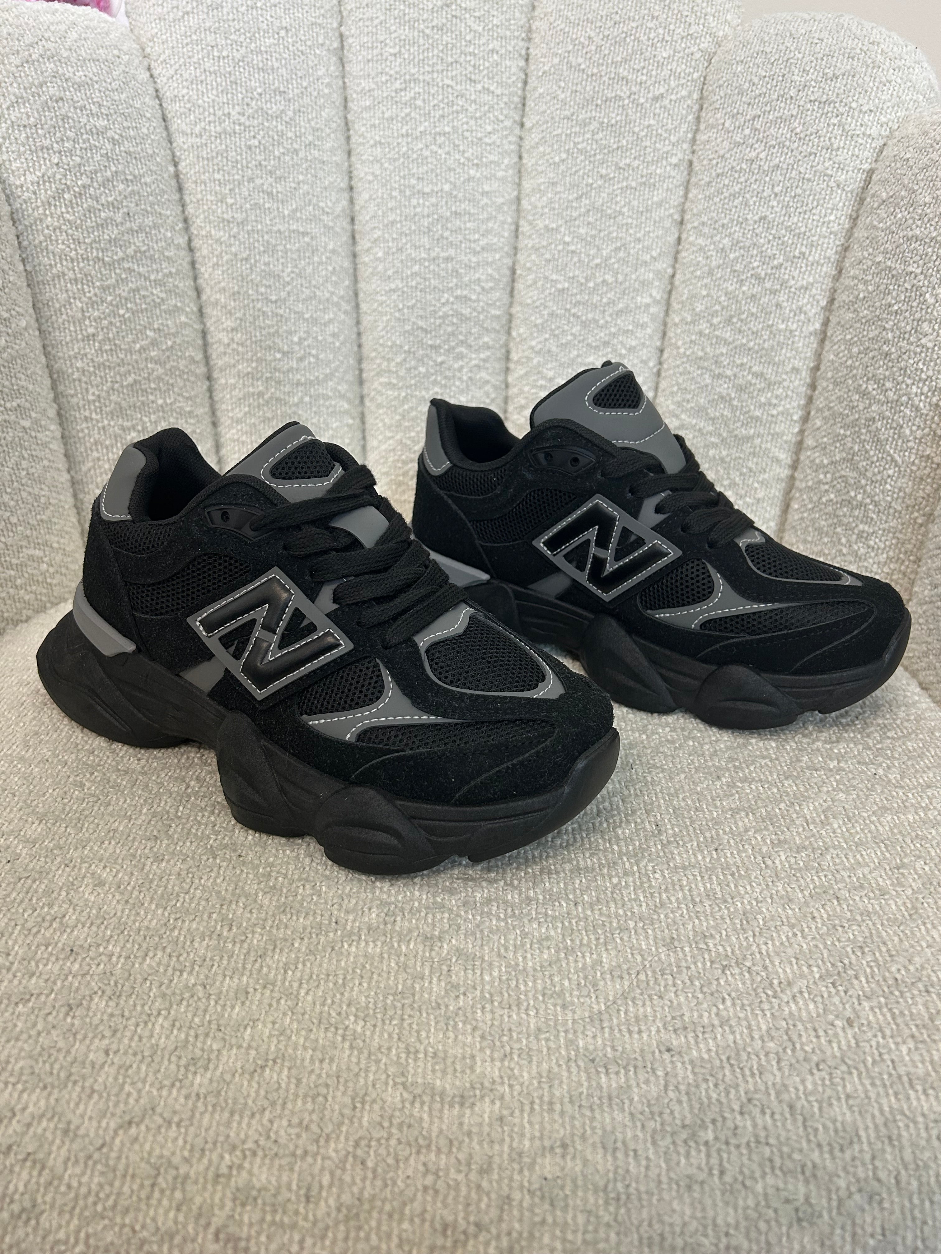 Sneakers N Black